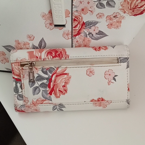 Guess flower bag and wallet - Picture 3 of 15